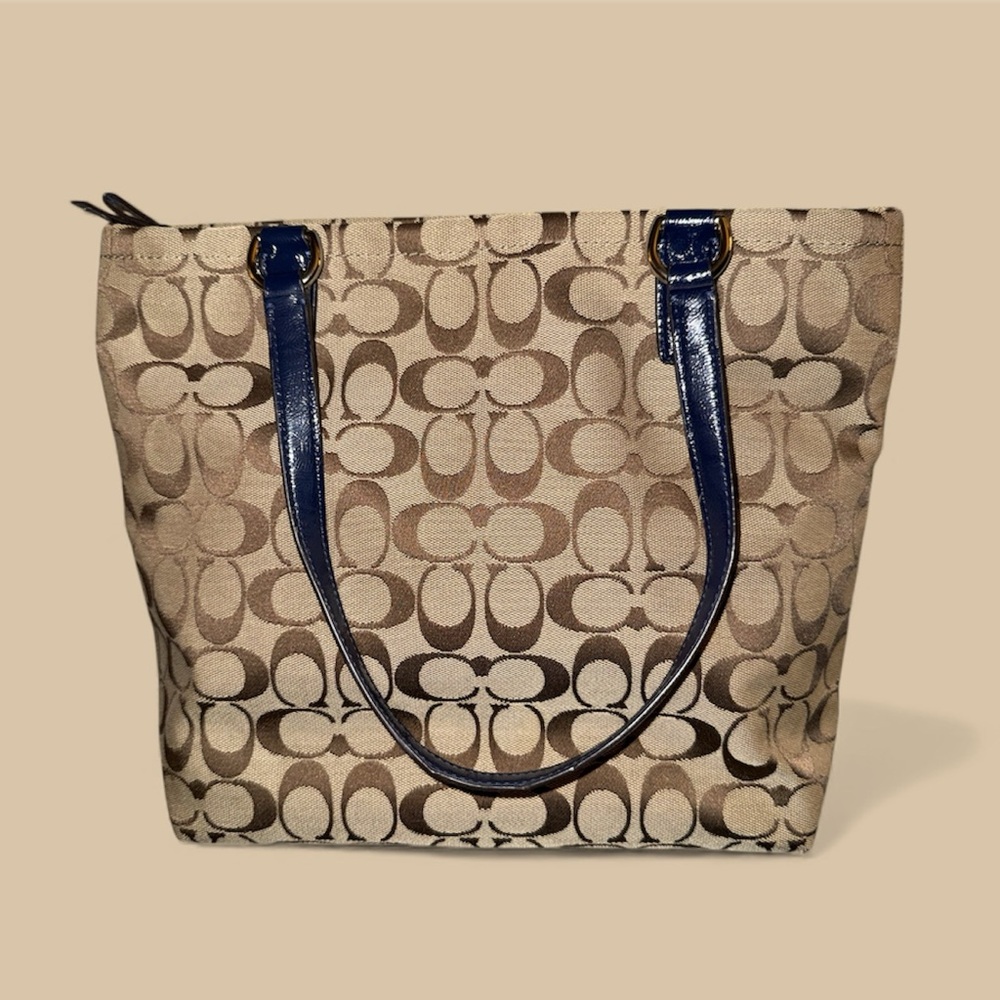 COACH Signature tan and navy blue medium tote with patent leather navy wristlet - Picture 7 of 16